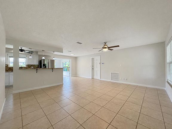 3rd image of 924 SE 8th Ct