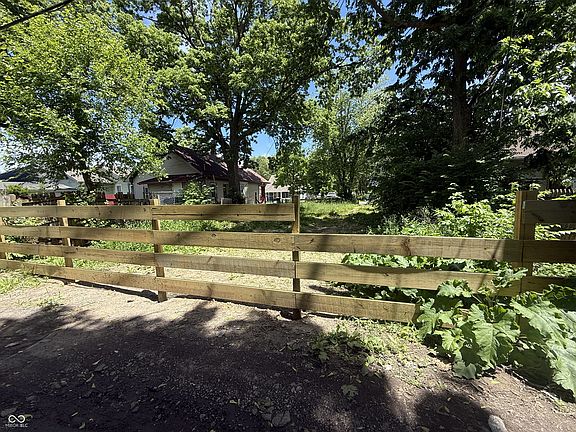 2nd image of 1150 N Belleview Pl