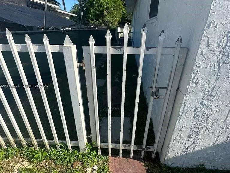 655 NW 2nd St #A — Photo 10