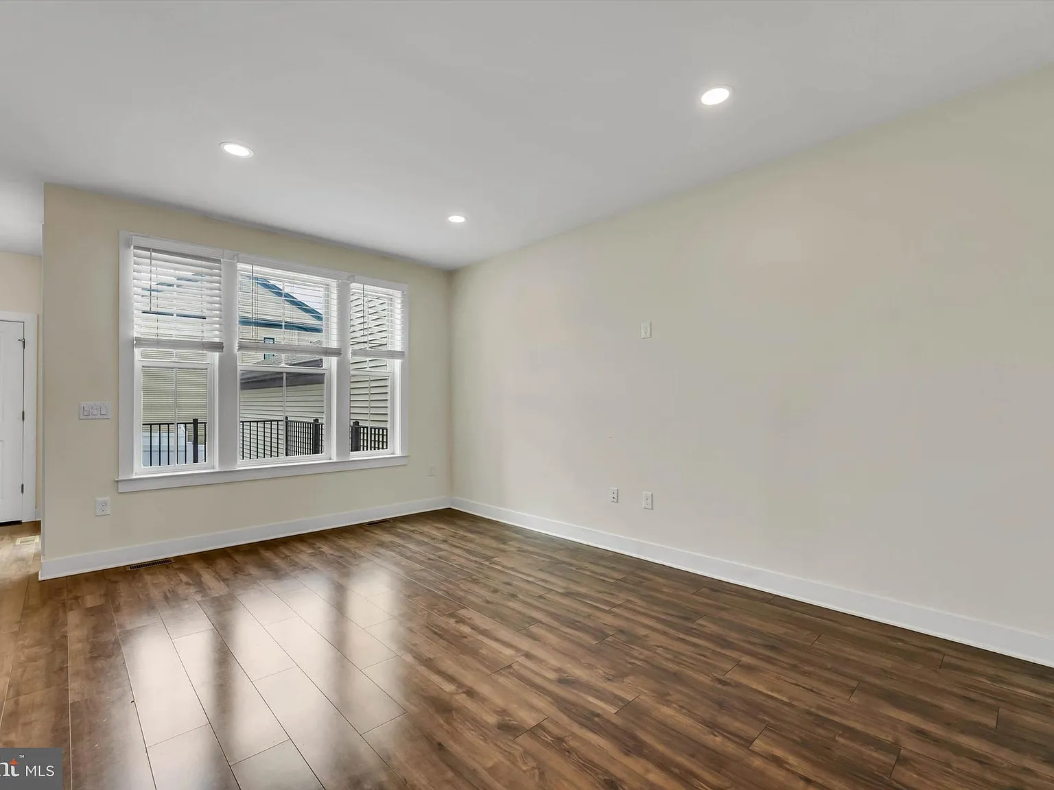 3 bed, 2.5 bath, 2180 sqft, $4,700 — Photo 4