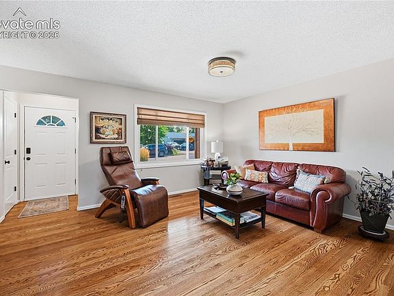 5th image of 306 Sutherland Pl