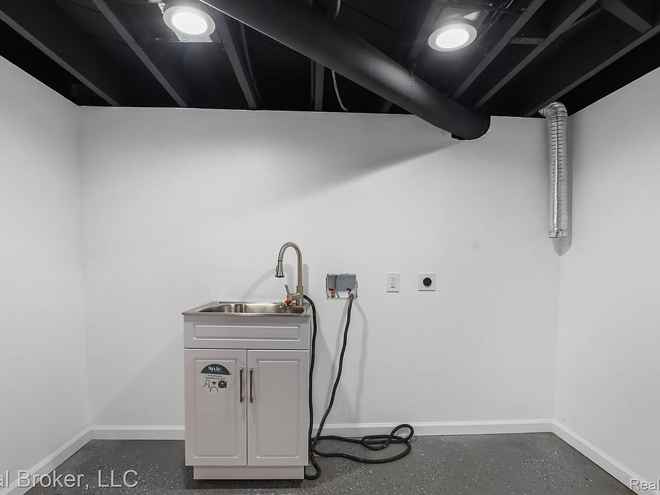 187 Leroy St, photo 22