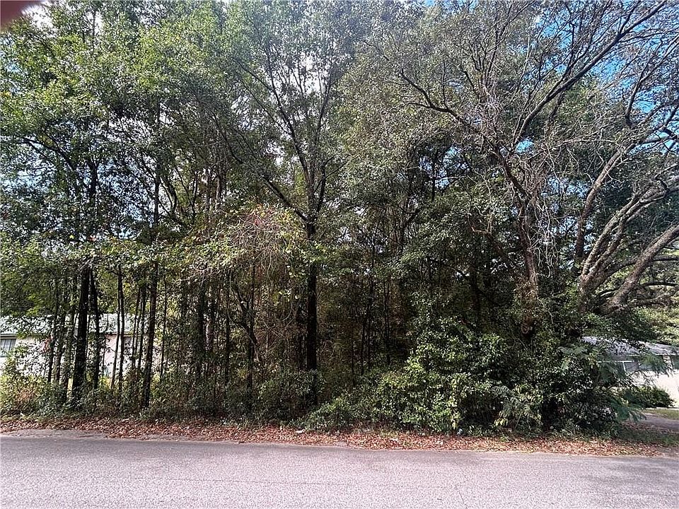 2nd image of 1667 Woodley Rd