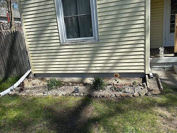 4th image of 1140 W Giles Rd