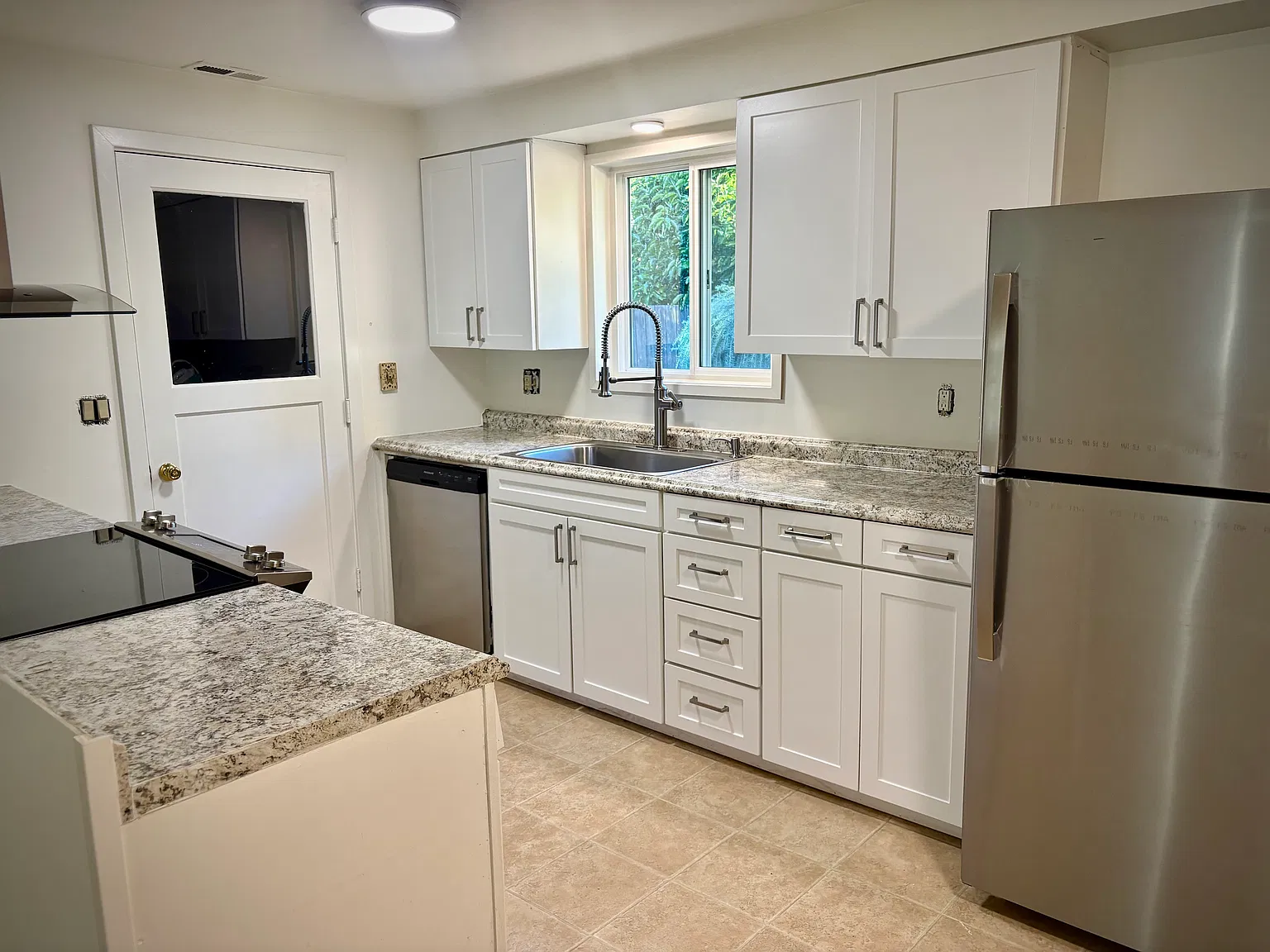 3 bed, 1300 sqft, $2,600 — Photo 4
