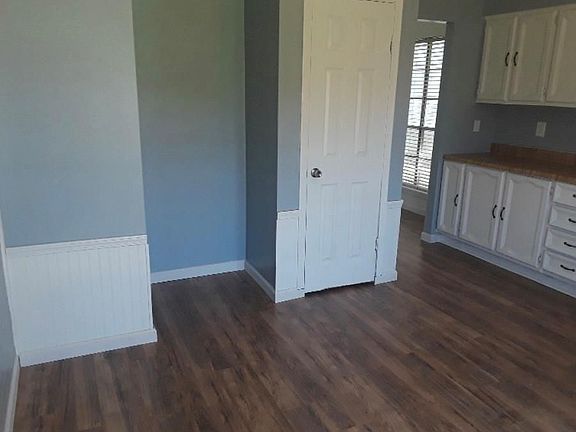 3rd image of 83 Estelle Cir