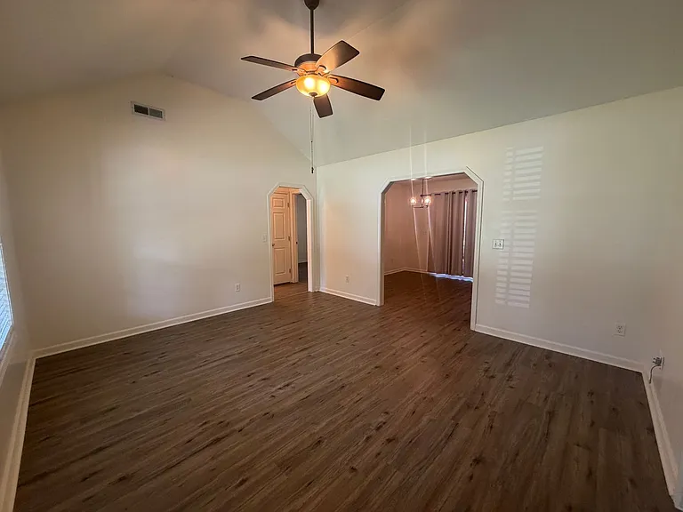 3290 Valencia Dr — Photo 3