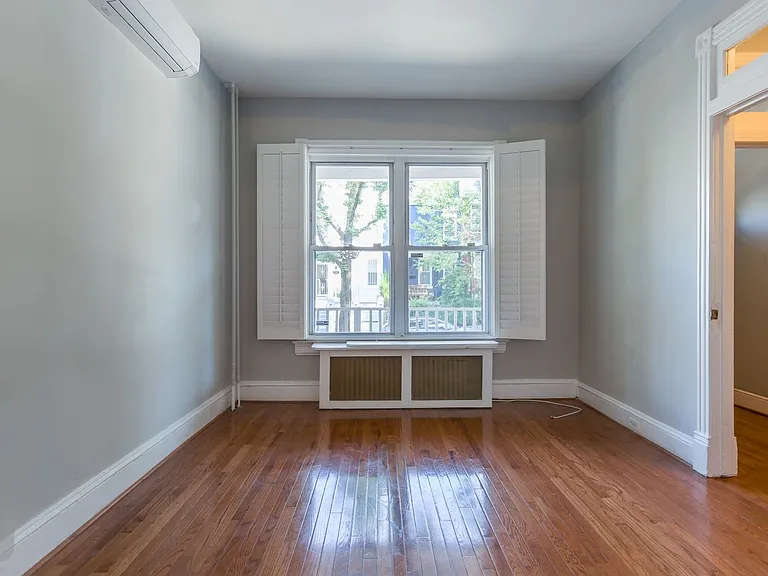 742 Harvard St NW — Photo 8