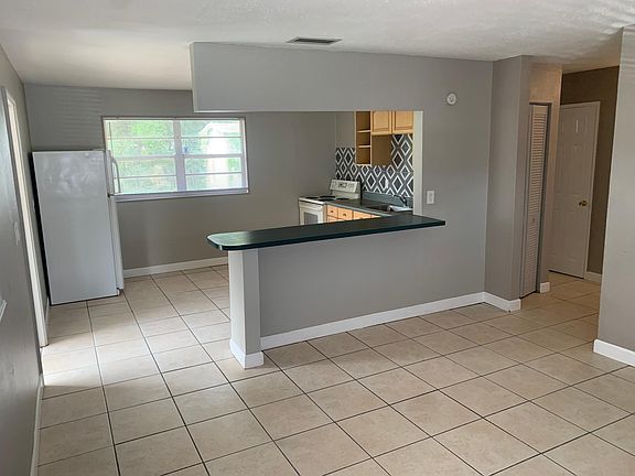 5th image of 4420 W Wallace Ave