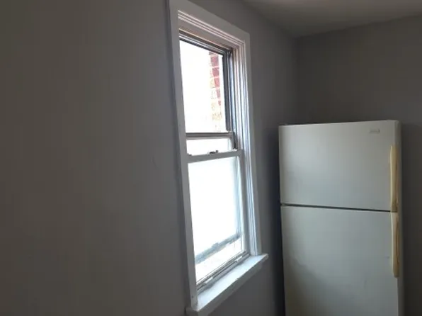 2724 Woodhill Rd, Cleveland, OH 44104