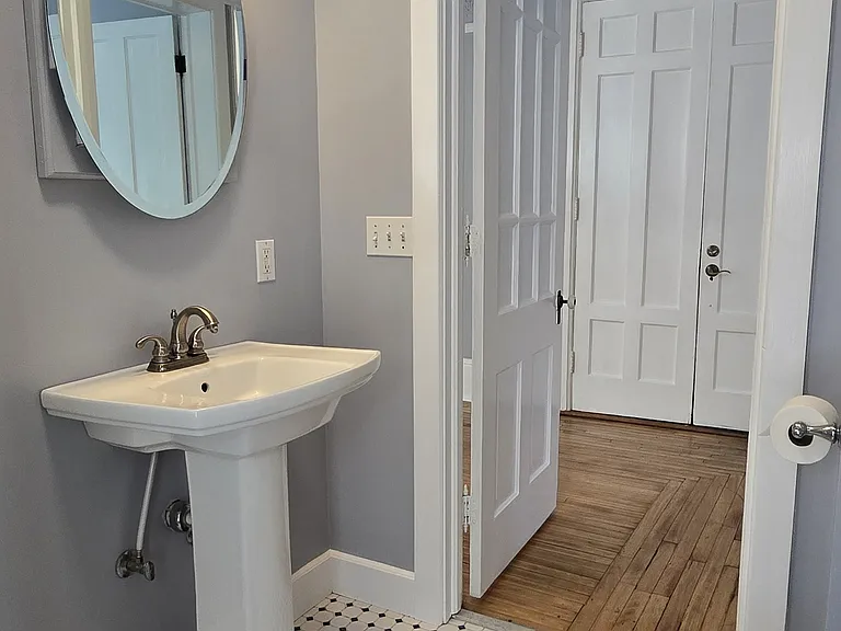 212 Oak St #1 — Photo 16