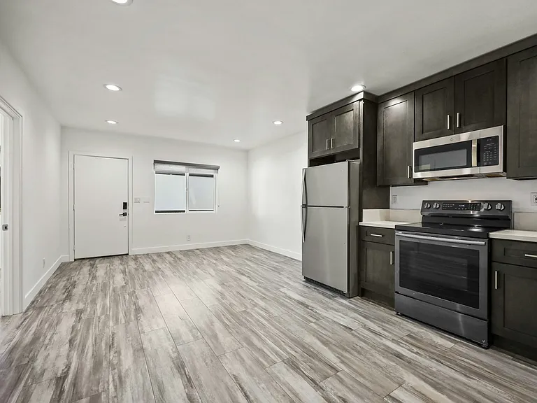 451 Coronado Ter #4 — Photo 4
