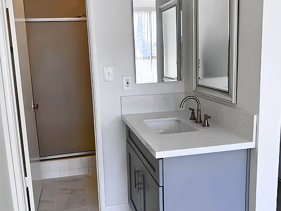 5th image of 1035 Myrtle Ave APT 17