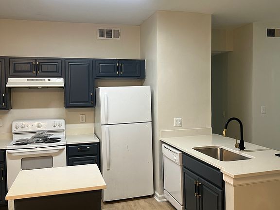3rd image of 3304 Southern Oaks Blvd #11101