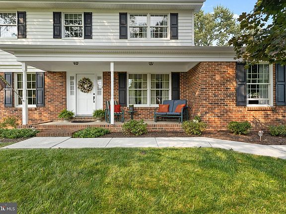 5th image of 133 Carlotta Dr