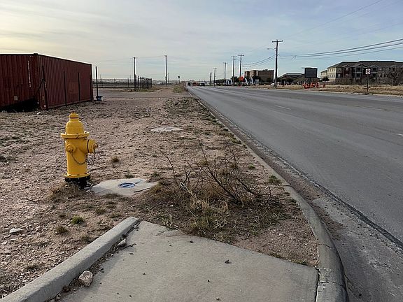 2nd image of 1905 S Lamesa Rd