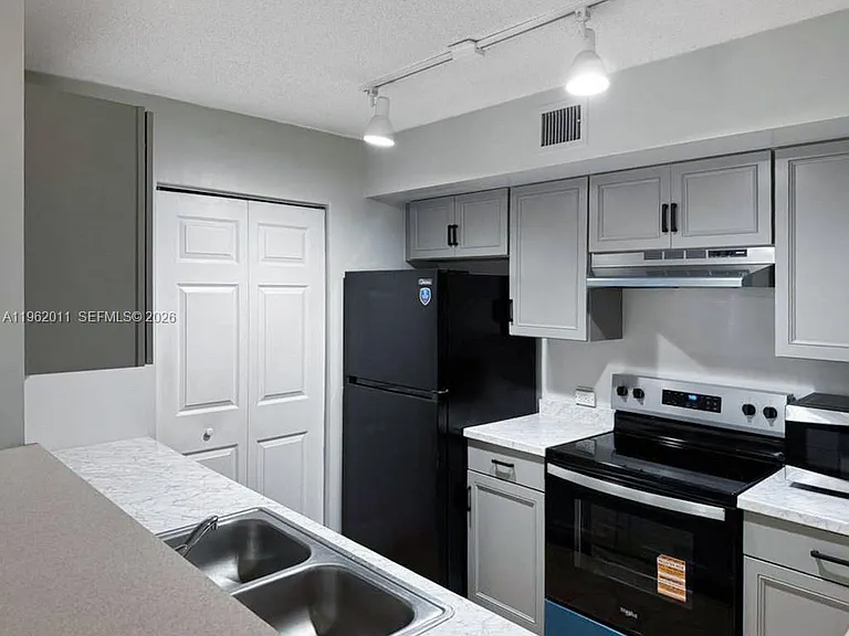 11133 SW 8th St #104 — Photo 2