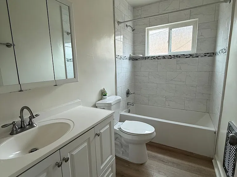 Encino Royal — Photo 14