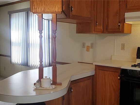 3rd image of 13 Dogwood Dr