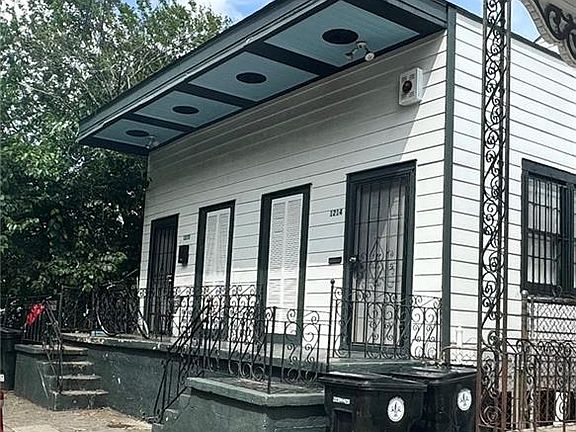 2nd image of 1212-14 Simon Bolivar Ave