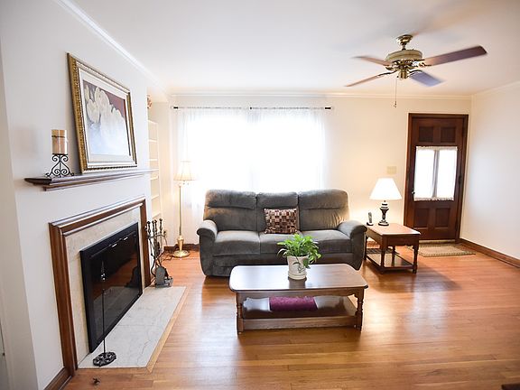 4th image of 2055 Arlington Ave