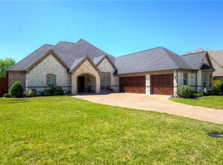 11 Stapler Dr, Shady Shores, TX 76208