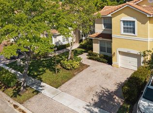 Silver Falls, Hollywood, FL 33027