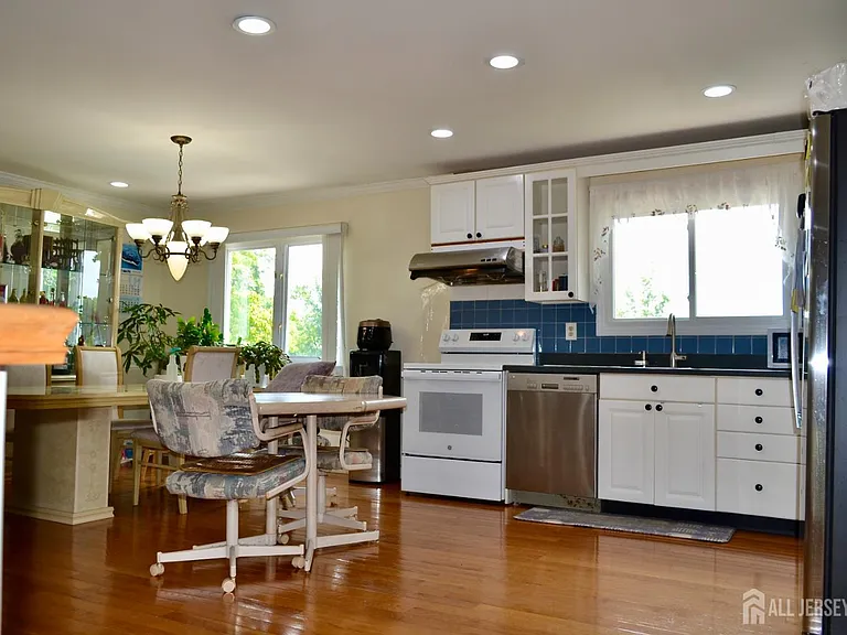 2 Albemarle Rd — Photo 6