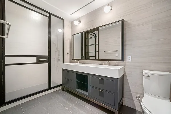 Rented by Extell Marketing Group LLC | media 10