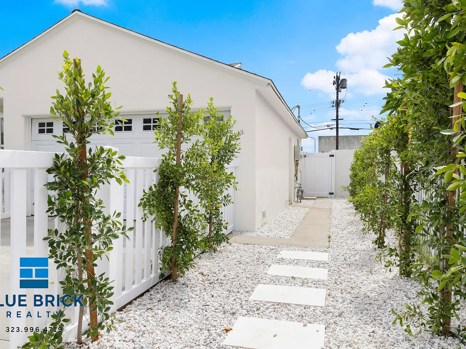Fully Renovated 3BR Home with Huge Private Backyard & Modern Amenities in the Valley — Photo 4