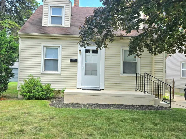 19332 Beaconsfield St, Harper Woods, MI 48225