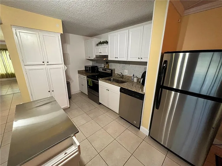 1009 Green Pine Blvd #G1 — Photo 9