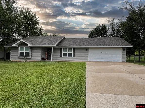 216 W Houser Ave, Gassville, AR 72635