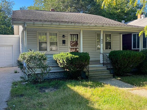 2nd image of 863 E Isabella Ave