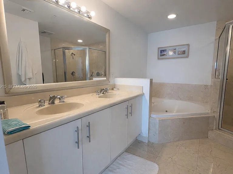 7900 Harbor Island Dr #706 — Photo 21