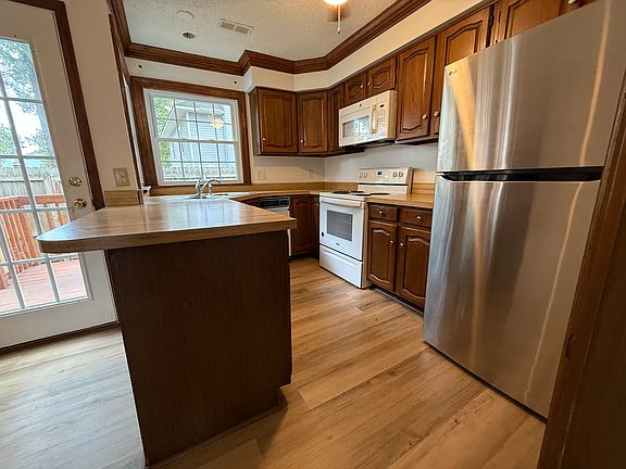 5th image of 722 Lord Dunmore Dr