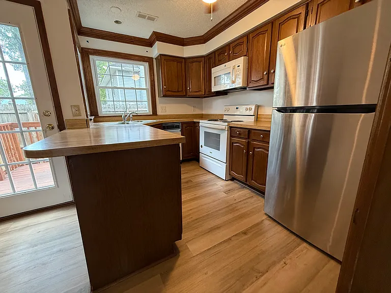 722 Lord Dunmore Dr — Photo 5