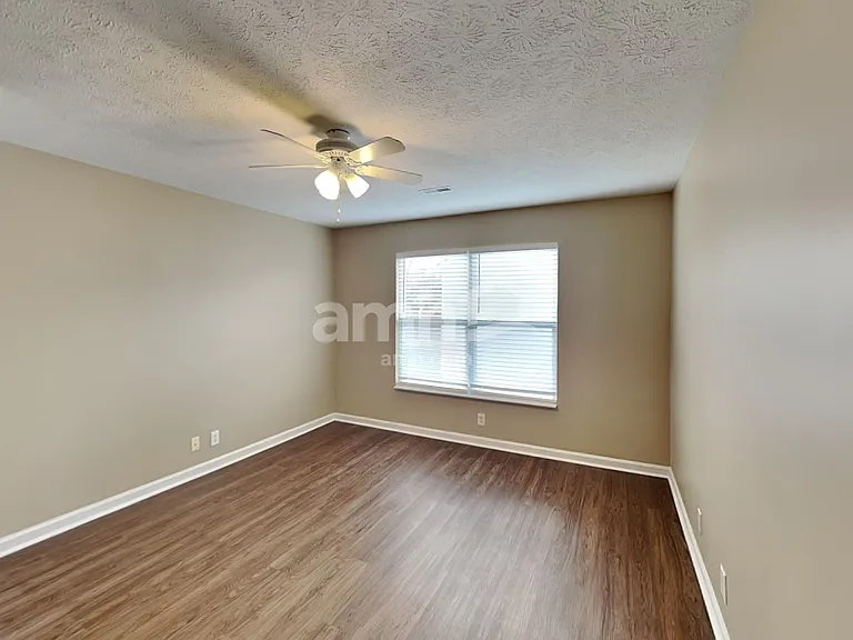 4060 Longfellow Dr — Photo 20
