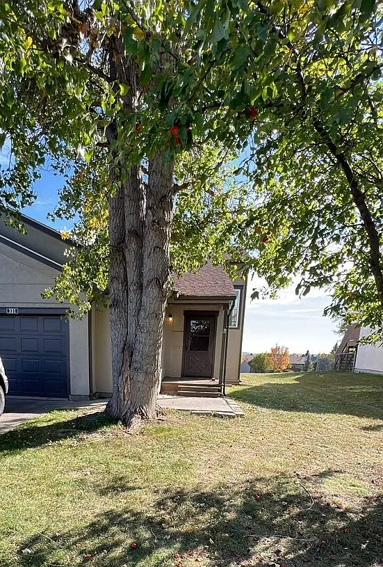 3 bed, 2.5 bath, 1328 sqft, $1,670 — Photo 1