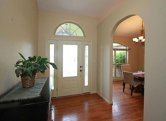 4th image of 2812 Woodfield Dr