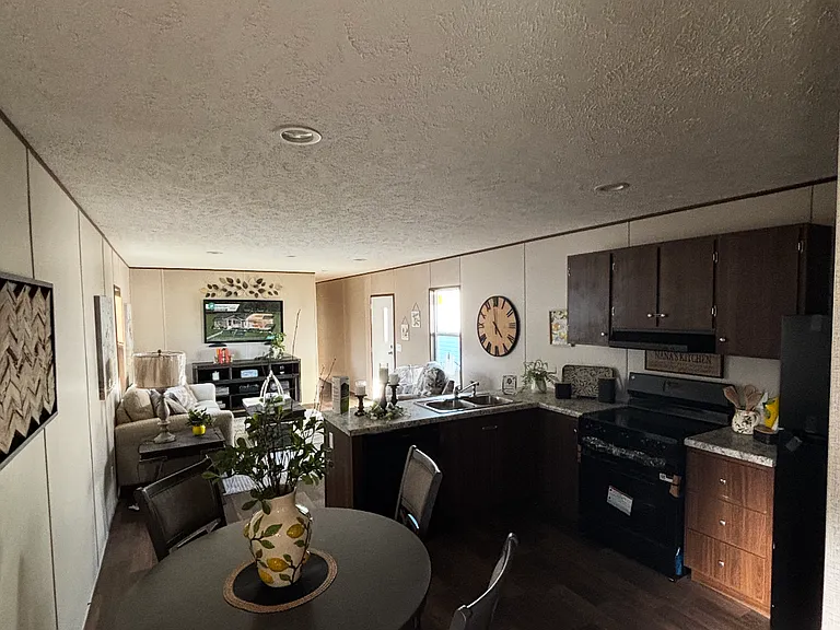 3241 NW 23rd Ct — Photo 8