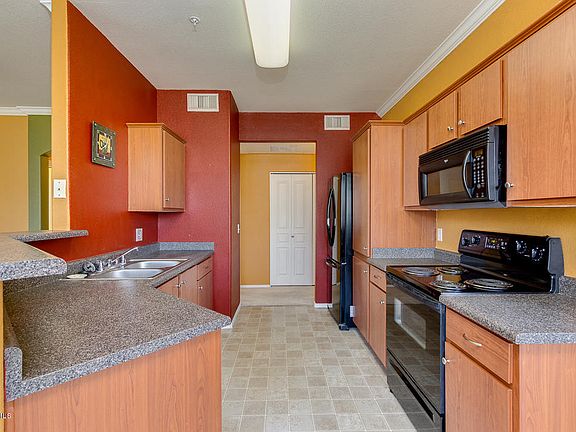 4th image of 1941 S Pierpont Dr #1034