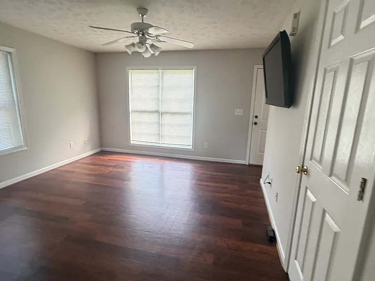 927 Lakeview Dr — Photo 18