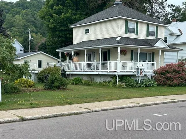 221 W Superior St, Munising, MI 49862