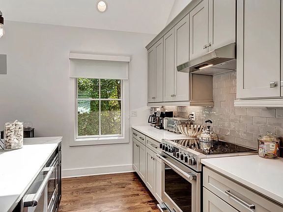 5th image of 1825B Lombardy Ave