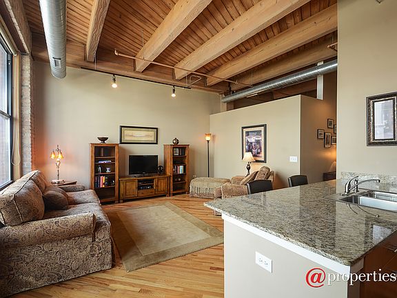 Kitchen / Living Room