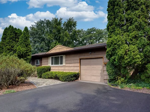 23 Amesbury Rd, Rochester, NY 14623