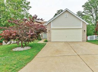 1483 Hawkins Corners Dr, Fenton, MO 63026