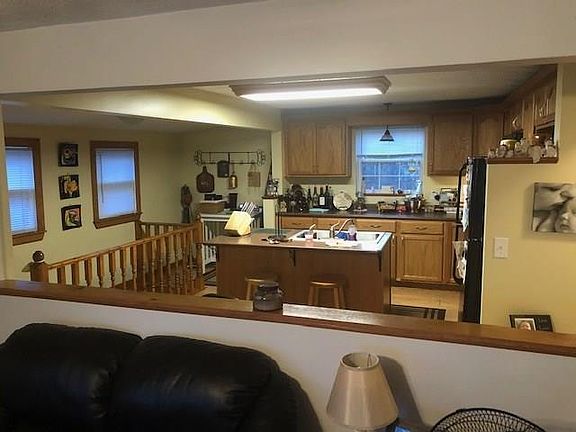 3rd image of 330 N Mississinewa Ave