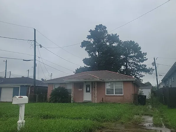 312 Fox Dr, Arabi, LA 70032